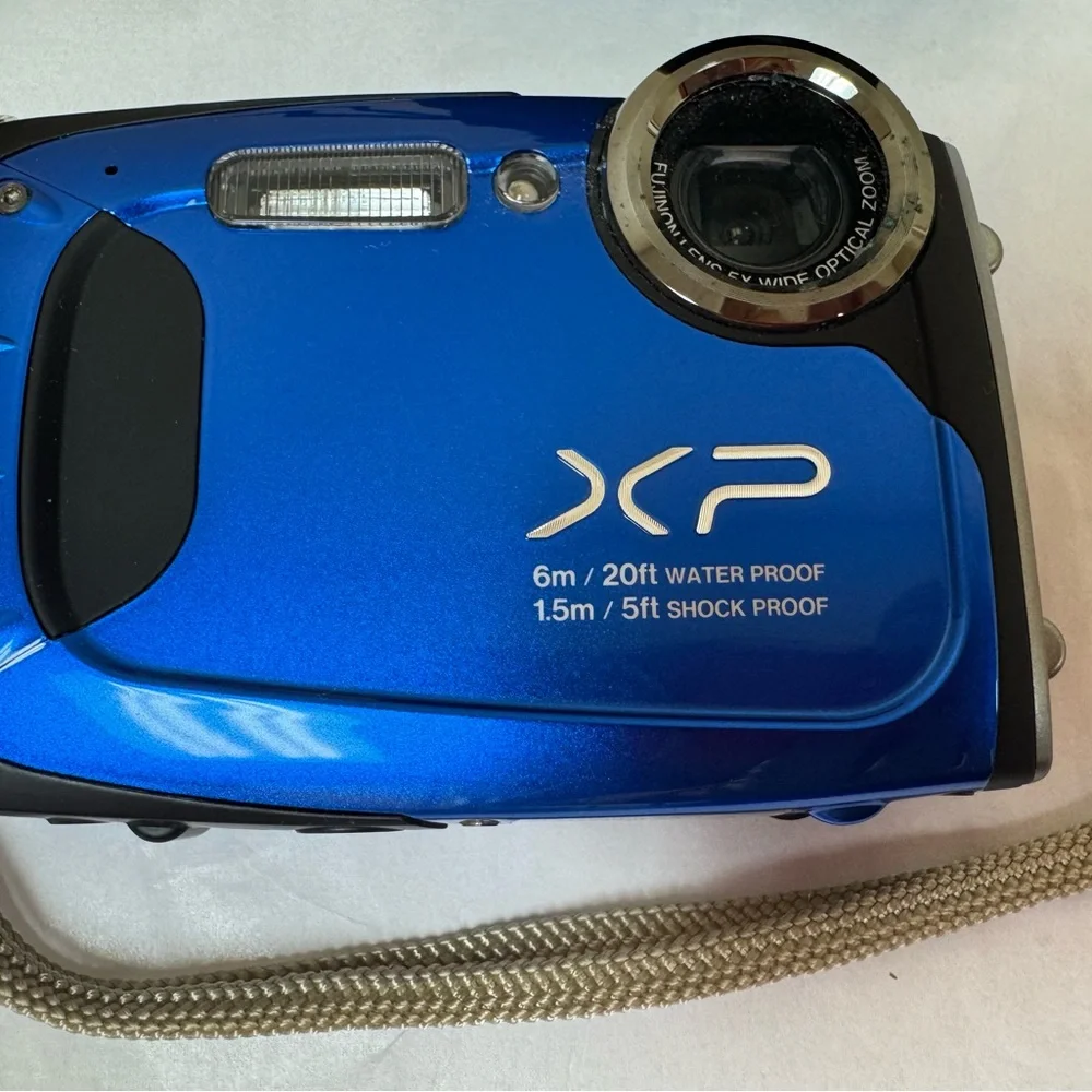 Fuji XP60 compact digital waterproof camera to 20ft, shockproof 5ft